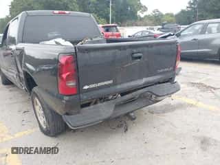 2005 Chevrolet Silverado 1500 LS с VIN 2GCEC13T751268192, выставлен на аукционе IAAI как лот 43374870 с пробегом 282 256 миль миль и . История ставок и продаж доступна на DreamBid. Изображение 6.