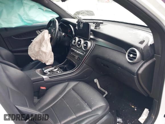 ✅ 2018 Mercedes-Benz GLC 300 • VIN: WDC0G4KB4JV076465 • Lot: 42747017. Wystawiony na IAAI z przebiegiem 103 728 mil. Bezpłatny archiwum sprzedaży aukcyjnych z USA i szczegółowy raport historii pojazdu na DreamBid. Zdjęcie 5.