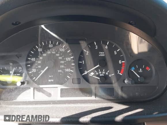 1999 BMW 3 Series 323i с VIN WBAAM333XXCA83588, выставлен на аукционе IAAI как лот 41813684 с пробегом Не указан миль и . История ставок и продаж доступна на DreamBid. Изображение 7.