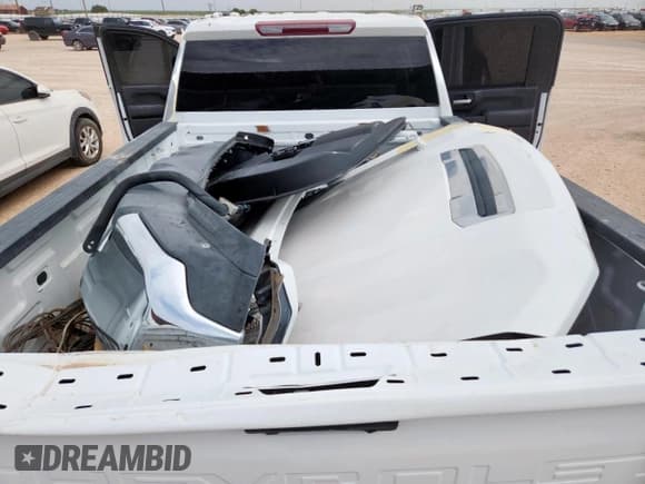 ✅ 2022 Chevrolet Silverado 2500HD LT • VIN: 1GC1YNEY2NF342112 • Lot: 63071945. Wystawiony na Copart z przebiegiem 61 076 mil. Bezpłatny archiwum sprzedaży aukcyjnych z USA i szczegółowy raport historii pojazdu na DreamBid. Zdjęcie 12.