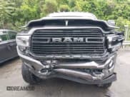 ✅ 2023 Ram 2500 Laramie • VIN: 3C6UR5NJ7PG523857 • Lot: 42289140. Wystawiony na IAAI z przebiegiem 49 130 mil. Bezpłatny archiwum sprzedaży aukcyjnych z USA i szczegółowy raport historii pojazdu na DreamBid. Zdjęcie 12.