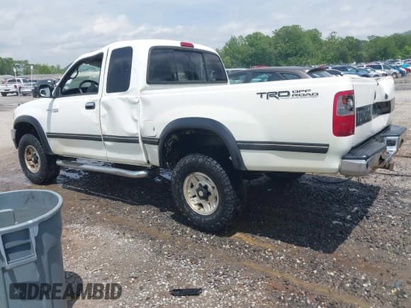 ✅ 1997 Toyota T100 SR5 • VIN: JT4UN24D4V0050127 • Lot: 42279483. Wystawiony na IAAI z przebiegiem 208 345 mil. Bezpłatny archiwum sprzedaży aukcyjnych z USA i szczegółowy raport historii pojazdu na DreamBid. Zdjęcie 3.