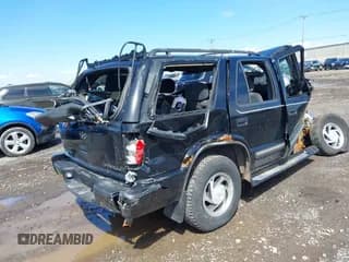 ✅ 2000 Chevrolet Blazer LT • VIN: 1GNDT13W8Y2280580 • Lot: 41901975. Wystawiony na IAAI z przebiegiem 236 736 mil. Bezpłatny archiwum sprzedaży aukcyjnych z USA i szczegółowy raport historii pojazdu na DreamBid. Zdjęcie 4.