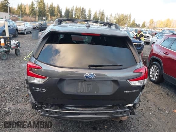 ✅ 2021 Subaru Forester Premium • VIN: JF2SKAFC9MH434338 • Lot: 43682397. Listed on IAAI with 59,511 mi. Free auction sales archive from the USA and detailed vehicle history report at DreamBid. Image 17.