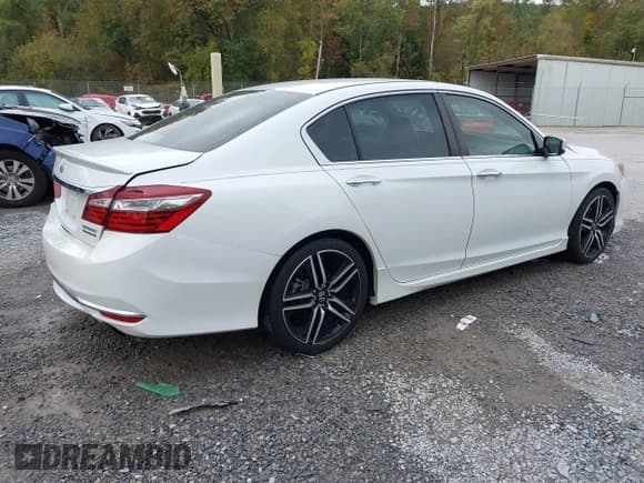 ✅ 2017 Honda Accord Sport SE • VIN: 1HGCR2F12HA003388 • Lot: 43404268. Listed on IAAI with 87,177 mi. Free auction sales archive from the USA and detailed vehicle history report at DreamBid. Image 4.