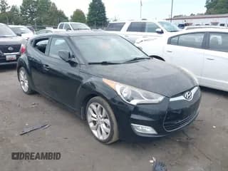 ✅ 2013 Hyundai Veloster w/Gray Int • VIN: KMHTC6AD6DU155445 • Lot: 43285405. Wystawiony na IAAI z przebiegiem 126 975 mil. Bezpłatny archiwum sprzedaży aukcyjnych z USA i szczegółowy raport historii pojazdu na DreamBid. Zdjęcie 1.