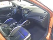 ✅ 2013 Hyundai Veloster Turbo • VIN: KMHTC6AE2DU178083 • Lot: 43039378. Wystawiony na IAAI z przebiegiem 126 260 mil. Bezpłatny archiwum sprzedaży aukcyjnych z USA i szczegółowy raport historii pojazdu na DreamBid. Zdjęcie 5.