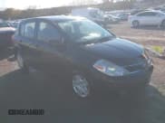 ✅ 2011 Nissan Versa S • VIN: 3N1BC1CP9BL438376 • Lot: 43671944. Wystawiony na IAAI z przebiegiem 221 239 mil. Bezpłatny archiwum sprzedaży aukcyjnych z USA i szczegółowy raport historii pojazdu na DreamBid. Zdjęcie 1.