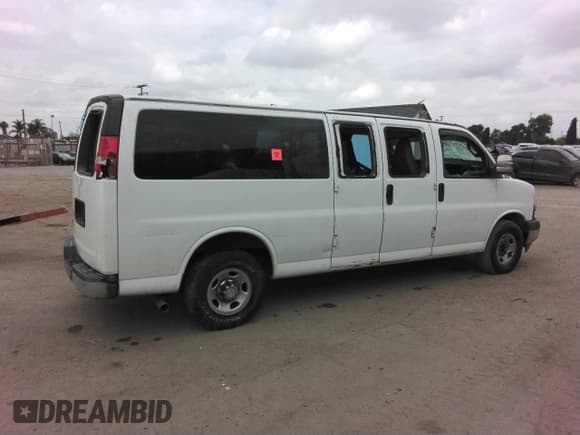✅ 2017 Chevrolet Express Passenger LT • VIN: 1GAZGPFG1H1180376 • Лот: 54597385. Опубликован ранее на Copart с пробегом Не указан. Бесплатный доступ к архиву аукционных продаж из США и подробный отчёт об истории автомобиля на DreamBid. Изображение 3.