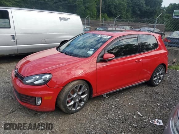 ✅ 2013 Volkswagen Golf GTI • VIN: WVWFD7AJ9DW074485 • Лот: 66264605. Опубликован ранее на Copart с пробегом 121 371 миль. Бесплатный доступ к архиву аукционных продаж из США и подробный отчёт об истории автомобиля на DreamBid. Изображение 1.