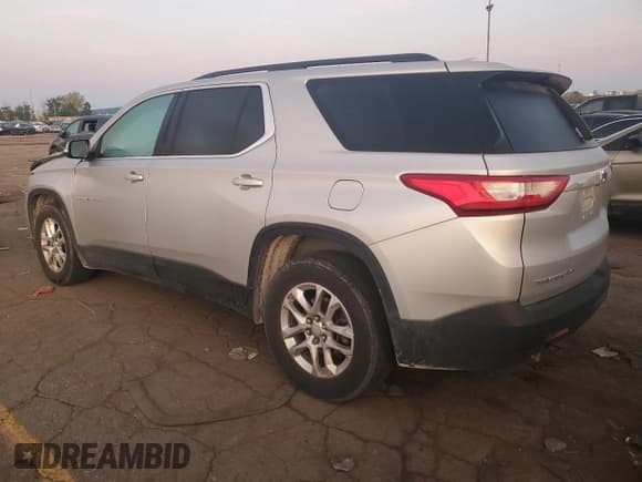 ✅ 2019 Chevrolet Traverse LT • VIN: 1GNEVHKW4KJ316979 • Lot: 85747305. Wystawiony na Copart z przebiegiem 170 507 mil. Bezpłatny archiwum sprzedaży aukcyjnych z USA i szczegółowy raport historii pojazdu na DreamBid. Zdjęcie 2.