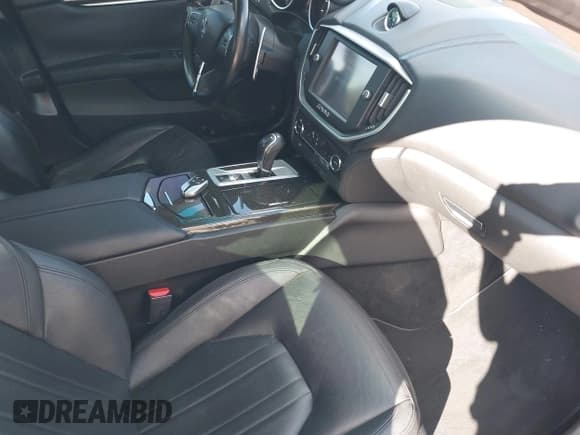 ✅ 2014 Maserati Ghibli S Q4 • VIN: ZAM57RTA8E1090263 • Lot: 43456386. Wystawiony na IAAI z przebiegiem 123 595 mil. Bezpłatny archiwum sprzedaży aukcyjnych z USA i szczegółowy raport historii pojazdu na DreamBid. Zdjęcie 5.