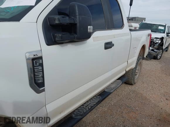 ✅ 2017 Ford F-250 XLT • VIN: 1FT7X2B67HEE98705 • Lot: 42256828. Listed on IAAI with 172,119 mi. Free auction sales archive from the USA and detailed vehicle history report at DreamBid. Image 6.