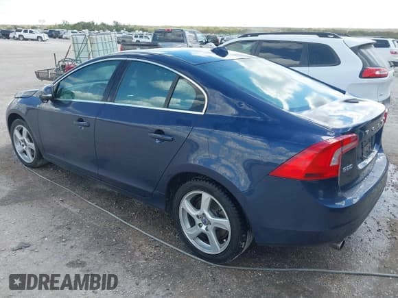 ✅ 2012 Volvo S60 T5 • VIN: YV1622FS1C2057349 • Lot: 43264522. Wystawiony na IAAI z przebiegiem 175 187 mil. Bezpłatny archiwum sprzedaży aukcyjnych z USA i szczegółowy raport historii pojazdu na DreamBid. Zdjęcie 3.