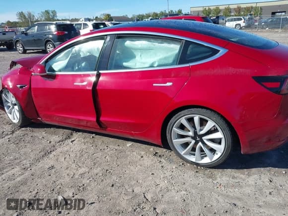 ✅ 2019 Tesla Model 3 Long Range • VIN: 5YJ3E1EB9KF530034 • Lot: 43293287. Wystawiony na IAAI z przebiegiem 60 505 mil. Bezpłatny archiwum sprzedaży aukcyjnych z USA i szczegółowy raport historii pojazdu na DreamBid. Zdjęcie 13.
