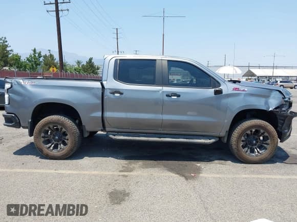 ✅ 2020 Chevrolet Silverado 1500 LT Trail Boss • VIN: 1GCPYFED7LZ215543 • Lot: 42736286. Wystawiony na IAAI z przebiegiem 56 435 mil. Bezpłatny archiwum sprzedaży aukcyjnych z USA i szczegółowy raport historii pojazdu na DreamBid. Zdjęcie 13.