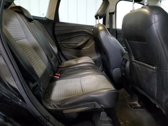 ✅ 2018 Ford Escape SE • VIN: 1FMCU9GD5JUD35033 • Lot: 92386285. Wystawiony na Copart z przebiegiem 106 445 mil. Bezpłatny archiwum sprzedaży aukcyjnych z USA i szczegółowy raport historii pojazdu na DreamBid. Zdjęcie 11.