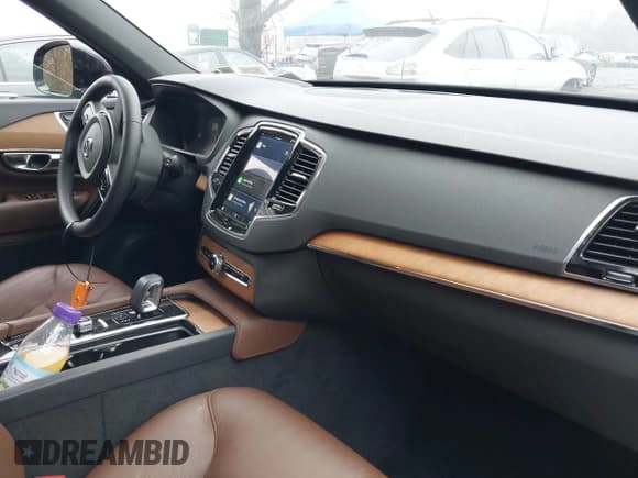 ✅ 2023 Volvo XC90 Plus • VIN: YV4L12PN2P1960851 • Lot: 41951796. Listed on IAAI with 17,894 mi. Free auction sales archive from the USA and detailed vehicle history report at DreamBid. Image 5.