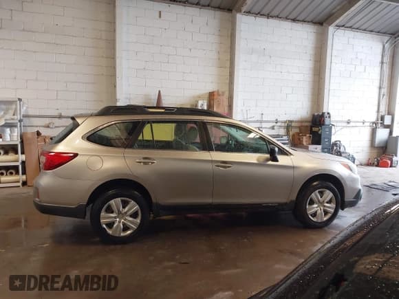 ✅ 2015 Subaru Outback 2.5i • VIN: 4S4BSAACXF3295161 • Lot: 42020512. Wystawiony na IAAI z przebiegiem 79 937 mil. Bezpłatny archiwum sprzedaży aukcyjnych z USA i szczegółowy raport historii pojazdu na DreamBid. Zdjęcie 13.