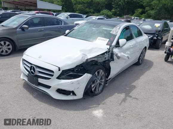 ✅ 2017 Mercedes-Benz C 300 • VIN: 55SWF4JB0HU201974 • Лот: 42321027. Опубликован ранее на IAAI с пробегом 124 958 миль. Бесплатный доступ к архиву аукционных продаж из США и подробный отчёт об истории автомобиля на DreamBid. Изображение 2.