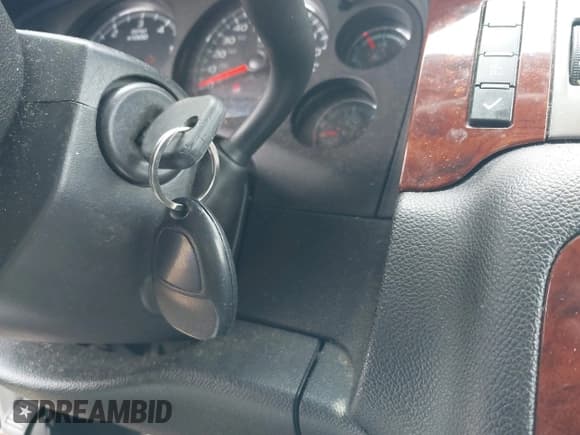 ✅ 2011 Chevrolet Suburban LT • VIN: 1GNSKJE38BR175243 • Lot: 43004139. Listed on IAAI with 213,604 mi. Free auction sales archive from the USA and detailed vehicle history report at DreamBid. Image 11.