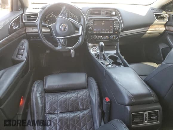 ✅ 2016 Nissan Maxima Platinum • VIN: 1N4AA6AP7GC381246 • Lot: 82331705. Listed on Copart with 207,864 mi. Free auction sales archive from the USA and detailed vehicle history report at DreamBid. Image 8.