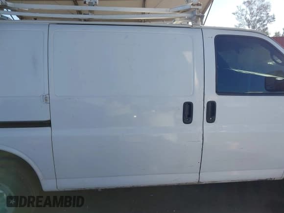 ✅ 2012 Chevrolet Express Cargo • VIN: 1GCWGFCA9C1163757 • Lot: 43486759. Wystawiony na IAAI z przebiegiem 223 888 mil. Bezpłatny archiwum sprzedaży aukcyjnych z USA i szczegółowy raport historii pojazdu na DreamBid. Zdjęcie 13.