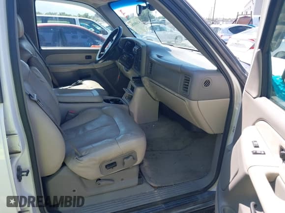 ✅ 2000 Chevrolet Suburban LS • VIN: 3GNFK16T3YG228777 • Лот: 42680181. Опубликован ранее на IAAI с пробегом 306 647 миль. Бесплатный доступ к архиву аукционных продаж из США и подробный отчёт об истории автомобиля на DreamBid. Изображение 5.