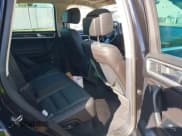 ✅ 2016 Volkswagen Touareg Lux • VIN: WVGEF9BP4GD001508 • Lot: 41850994. Wystawiony na IAAI z przebiegiem 63 355 mil. Bezpłatny archiwum sprzedaży aukcyjnych z USA i szczegółowy raport historii pojazdu na DreamBid. Zdjęcie 8.