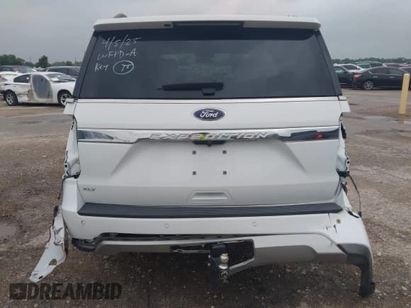 ✅ 2020 Ford Expedition XLT • VIN: 1FMJU1JT0LEA95282 • Lot: 42021691. Listed on IAAI with 60,163 mi. Free auction sales archive from the USA and detailed vehicle history report at DreamBid. Image 16.