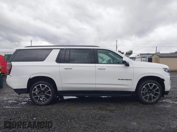✅ 2021 Chevrolet Suburban RST • VIN: 1GNSKEKD2MR488859 • Lot: 43605583. Listed on IAAI with 60,059 mi. Free auction sales archive from the USA and detailed vehicle history report at DreamBid. Image 13.