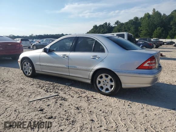 ✅ 2005 Mercedes-Benz C 320 • VIN: WDBRF64J75F676525 • Lot: 70327055. Wystawiony na Copart z przebiegiem 116 288 mil. Bezpłatny archiwum sprzedaży aukcyjnych z USA i szczegółowy raport historii pojazdu na DreamBid. Zdjęcie 2.