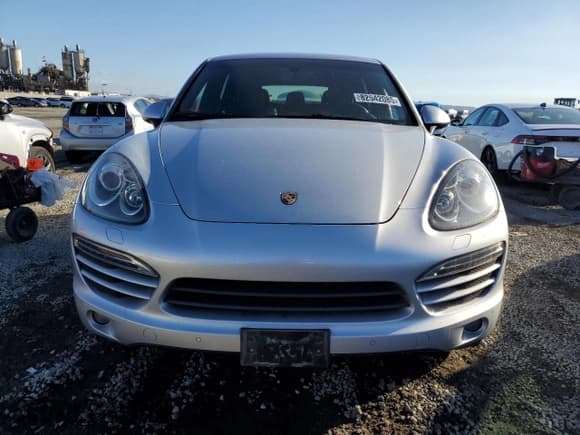 ✅ 2012 Porsche Cayenne • VIN: WP1AA2A21CLA12589 • Lot: 82542085. Wystawiony na Copart z przebiegiem 170 131 mil. Bezpłatny archiwum sprzedaży aukcyjnych z USA i szczegółowy raport historii pojazdu na DreamBid. Zdjęcie 5.