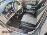 ✅ 2010 Chrysler Town & Country Touring Plus • VIN: 2A4RR8DX6AR320878 • Lot: 89564995. Wystawiony na Copart z przebiegiem 153 625 mil. Bezpłatny archiwum sprzedaży aukcyjnych z USA i szczegółowy raport historii pojazdu na DreamBid. Zdjęcie 7.