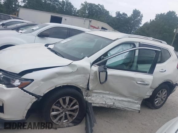 ✅ 2017 Nissan Rogue SV • VIN: KNMAT2MT1HP533389 • Lot: 43092532. Listed on IAAI with 63,352 mi. Free auction sales archive from the USA and detailed vehicle history report at DreamBid. Image 14.