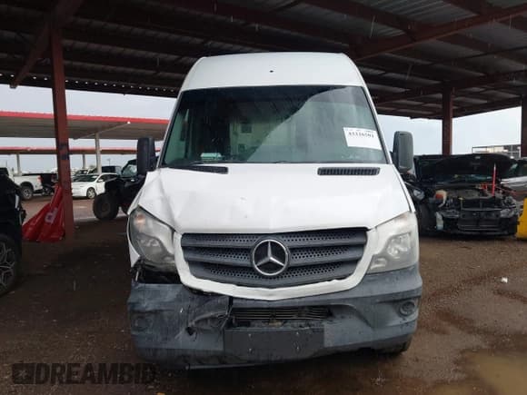✅ 2015 Mercedes-Benz Sprinter Cargo EXT • VIN: WD3PE8DBXFP136415 • Lot: 43326501. Wystawiony na IAAI z przebiegiem 245 622 mil. Bezpłatny archiwum sprzedaży aukcyjnych z USA i szczegółowy raport historii pojazdu na DreamBid. Zdjęcie 12.