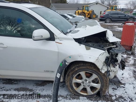 ✅ 2010 Toyota RAV4 Limited • VIN: 2T3DK4DV5AW018192 • Lot: 41589366. Listed on IAAI with 30,000 mi. Free auction sales archive from the USA and detailed vehicle history report at DreamBid. Image 16.