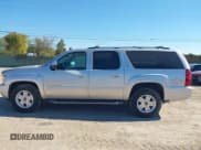 ✅ 2013 Chevrolet Suburban LT • VIN: 1GNSKJE77DR144085 • Lot: 43602777. Wystawiony na IAAI z przebiegiem 271 338 mil. Bezpłatny archiwum sprzedaży aukcyjnych z USA i szczegółowy raport historii pojazdu na DreamBid. Zdjęcie 14.