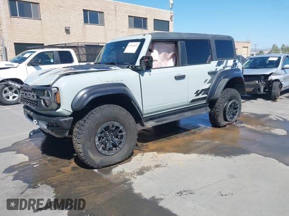 ✅ 2023 Ford Bronco Raptor • VIN: 1FMEE5JR7PLC04106 • Lot: 42316422. Wystawiony na IAAI z przebiegiem 6 859 mil. Bezpłatny archiwum sprzedaży aukcyjnych z USA i szczegółowy raport historii pojazdu na DreamBid. Zdjęcie 2.