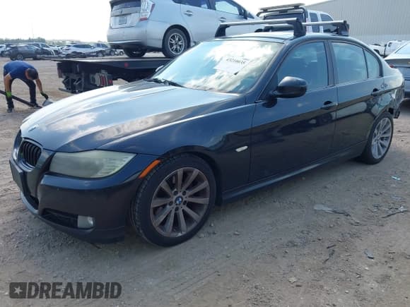 ✅ 2011 BMW 3 Series 328i • VIN: WBAPH7C50BE461029 • Lot: 43210035. Wystawiony na IAAI z przebiegiem 214 534 mil. Bezpłatny archiwum sprzedaży aukcyjnych z USA i szczegółowy raport historii pojazdu na DreamBid. Zdjęcie 2.