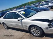✅ 2003 Volvo S80 • VIN: YV1TS91Z031304253 • Lot: 39456223. Wystawiony na IAAI z przebiegiem 62 592 mil. Bezpłatny archiwum sprzedaży aukcyjnych z USA i szczegółowy raport historii pojazdu na DreamBid. Zdjęcie 13.