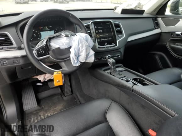 ✅ 2022 Volvo XC90 Momentum • VIN: YV4102CK3N1805700 • Lot: 82303984. Listed on Copart with 31,877 mi. Free auction sales archive from the USA and detailed vehicle history report at DreamBid. Image 8.