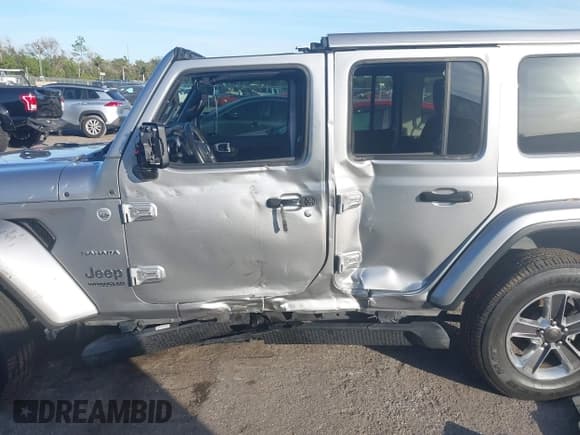 ✅ 2021 Jeep Wrangler Unlimited Sahara • VIN: 1C4HJXEG8MW576811 • Lot: 41190001. Wystawiony na IAAI z przebiegiem 80 997 mil. Bezpłatny archiwum sprzedaży aukcyjnych z USA i szczegółowy raport historii pojazdu na DreamBid. Zdjęcie 6.