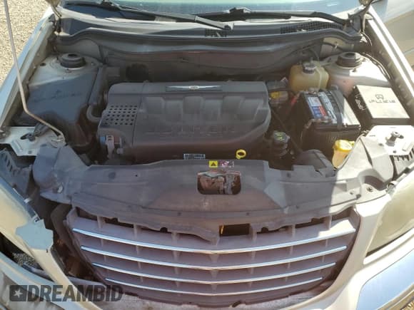 ✅ 2006 Chrysler Pacifica Touring • VIN: 2A4GM68446R826372 • Lot: 71285895. Wystawiony na Copart z przebiegiem 128 137 mil. Bezpłatny archiwum sprzedaży aukcyjnych z USA i szczegółowy raport historii pojazdu na DreamBid. Zdjęcie 12.