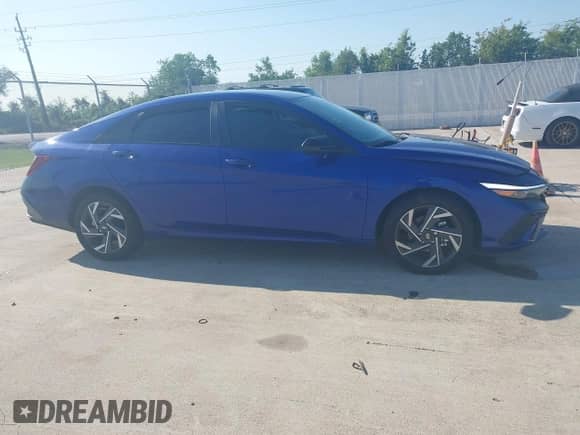 2025 Hyundai Elantra SEL Sport with VIN KMHLM4DGXSU992610, listed as a IAAI auction lot 43319490 with 1,894 mi miles and . Bid and sale history available at DreamBid. Image 13.