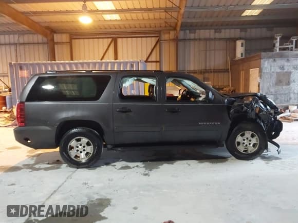✅ 2010 Chevrolet Suburban LS • VIN: 1GNUCHE01AR158111 • Lot: 41602157. Listed on IAAI with 263,227 mi. Free auction sales archive from the USA and detailed vehicle history report at DreamBid. Image 14.