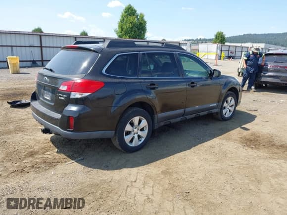 ✅ 2010 Subaru Outback Premium All-Weather Anniversary • VIN: 4S4BRBCC5A3341325 • Lot: 42443920. Listed on IAAI with 248,131 mi. Free auction sales archive from the USA and detailed vehicle history report at DreamBid. Image 4.