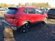 ✅ 2024 Volkswagen Taos SE • VIN: 3VVUX7B22RM037373 • Lot: 43778986. Wystawiony na IAAI z przebiegiem 5 005 mil. Bezpłatny archiwum sprzedaży aukcyjnych z USA i szczegółowy raport historii pojazdu na DreamBid. Zdjęcie 4.