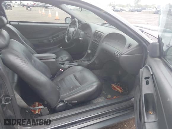 ✅ 2004 Ford Mustang GT Deluxe • VIN: 1FAFP42X24F129924 • Lot: 43305867. Listed on IAAI with 183,619 mi. Free auction sales archive from the USA and detailed vehicle history report at DreamBid. Image 5.