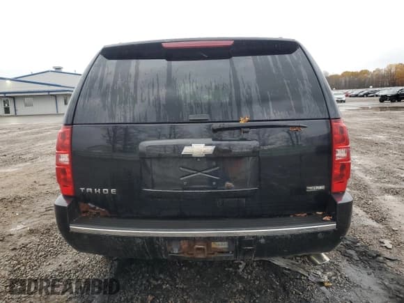 ✅ 2009 Chevrolet Tahoe LTZ • VIN: 1GNFK33069R303303 • Lot: 90898625. Wystawiony na Copart z przebiegiem 211 289 mil. Bezpłatny archiwum sprzedaży aukcyjnych z USA i szczegółowy raport historii pojazdu na DreamBid. Zdjęcie 6.